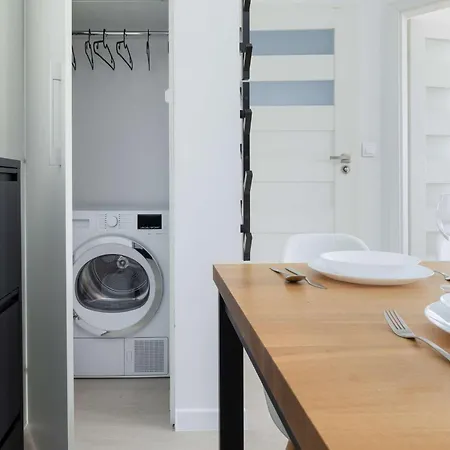 Unique And Spacious With Air Conditioning By Renters *