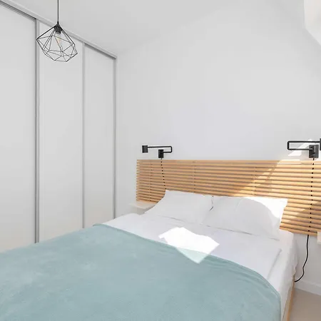 Unique And Spacious With Air Conditioning By Renters Apartament *