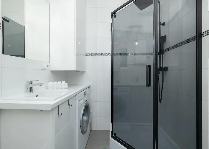 Unique And Spacious With Air Conditioning By Renters Apartament *