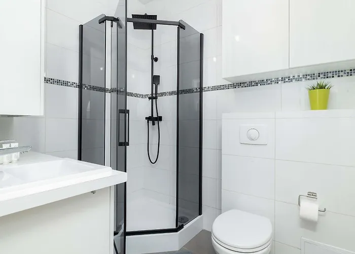 Unique And Spacious With Air Conditioning By Renters